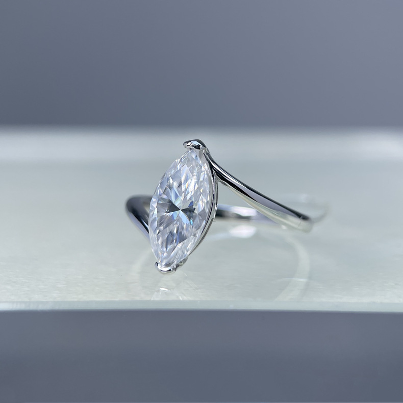 TaiYang S925 Sterling Silver 2ct Marquise Moissanite Ring for Women, Luxurious 925 Sterling Silver Wedding Engagement Diamond Ring with Moissanite Cer