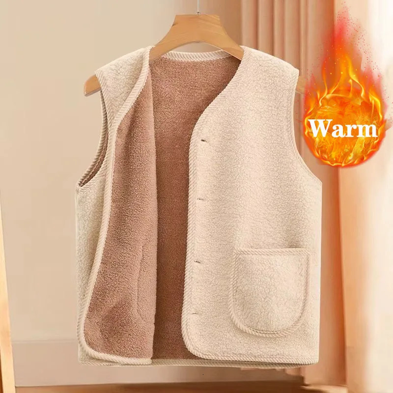 Winter Warm Fleece Vest for Mom Thickened Lamb Wool Waistcoat Outerwear for Elderly Women Autumn and Winter Plus Size Insulated 251029