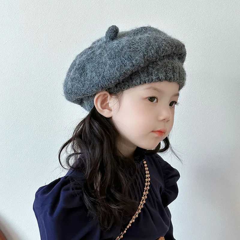 Korean Girl Beret Decorative Metal Label Children Knit Woolen Hat 38year Kids Winter Warm Beanie Soild Color Artist Painter Cap251028