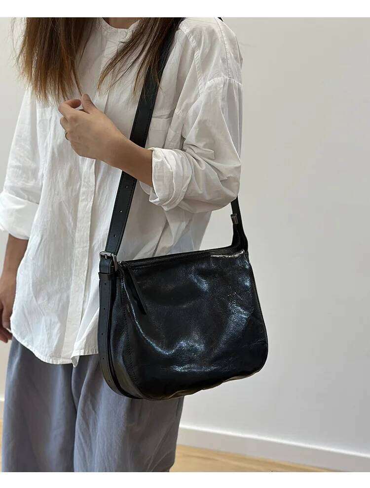 2025 Vegetable-tanned Crossbody for Women, Casual Style, Genuine Leather Shoulder Bag, High-End Feel Bucket Bag