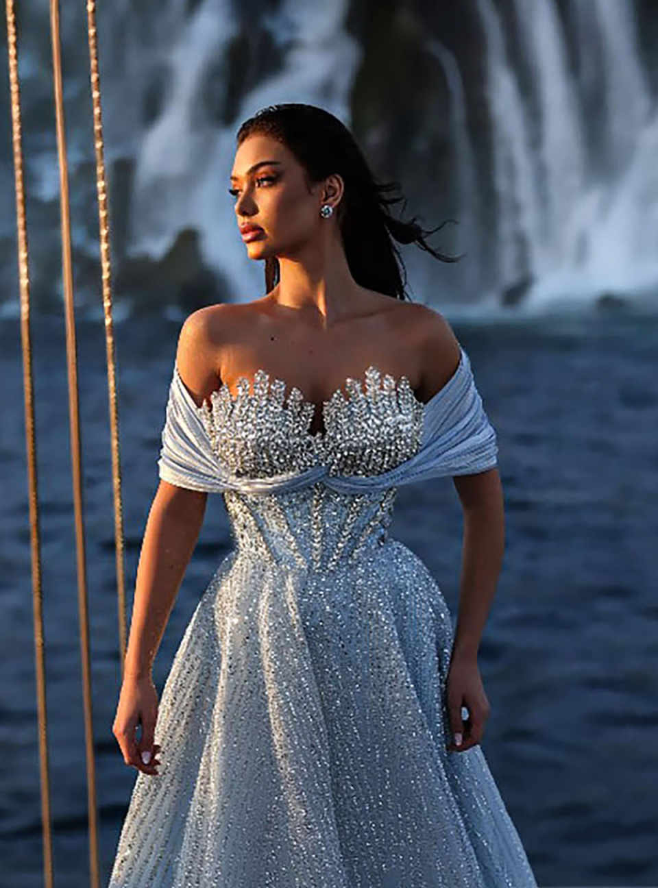 Sparkling A Line Crystals Evening Dresses Off Shoulder Sleeveless Prom Gowns Beadeds Sequins Special Occasion Custom Made