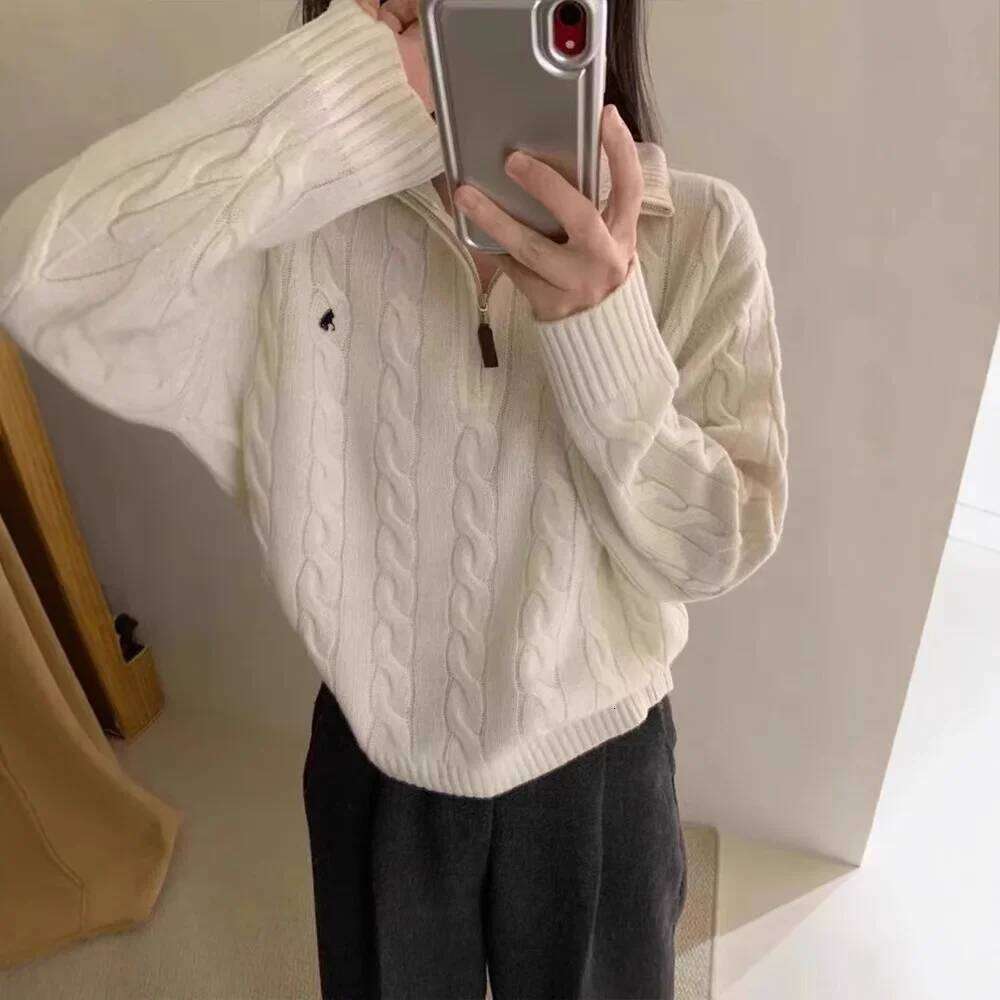 Design Sensation Audience Knitted Half Zipper Twist Soft Versatile Autumn Winter Small Size Cozy Sweater Designer Sweater Women Bear Sweater