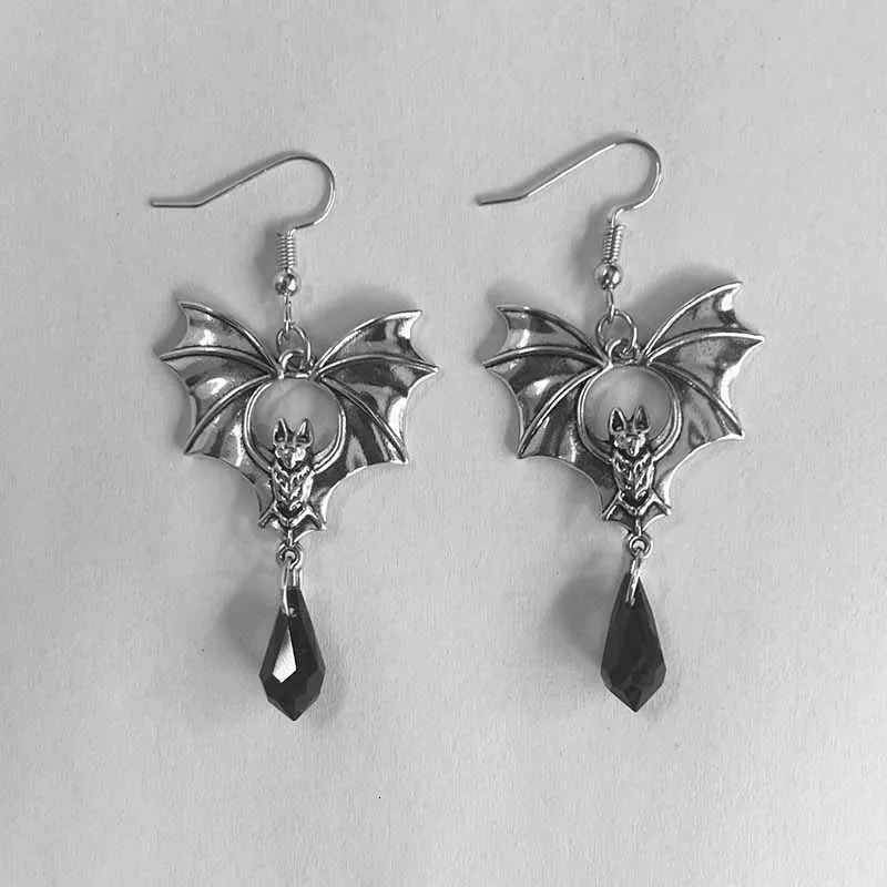 Gothic Bat Earrings For Women Man Fashion Witch Jewelry Accessories Red Crystal Vintage Bat Pendant Ear Hooks 251013