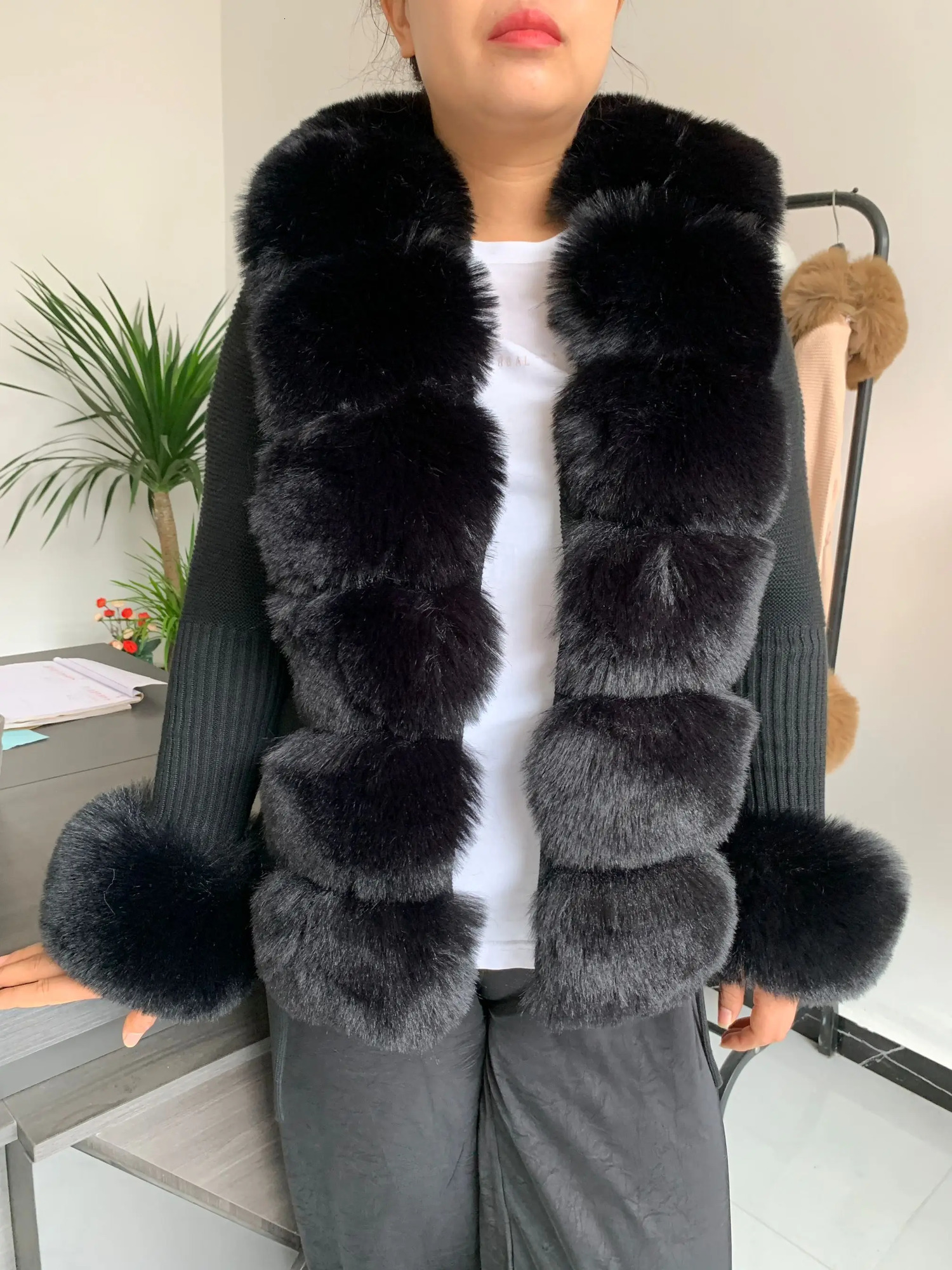 Women Faux Fur Knit Sweater cardigan Spring Autumn elegant Knitted sweater with faux fox fur collar Ladies Fashion Coat coat 251028
