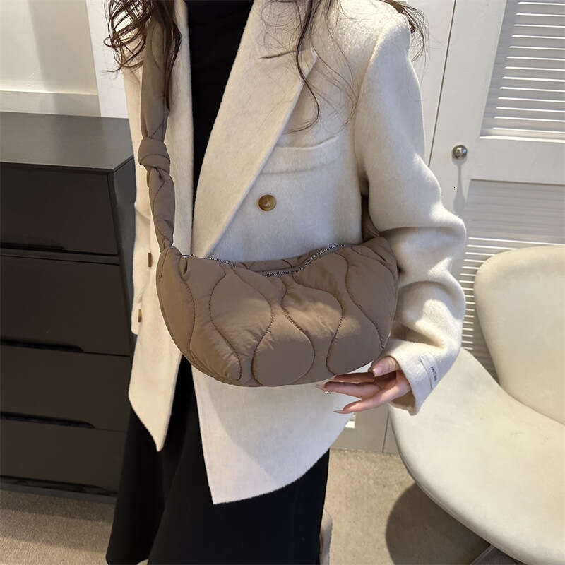 Designer bag Trendy for Women 2023 New Korean Niche Design Single Shoulder Crossbody Down Large Capacity Embroidered Dumpling Bag