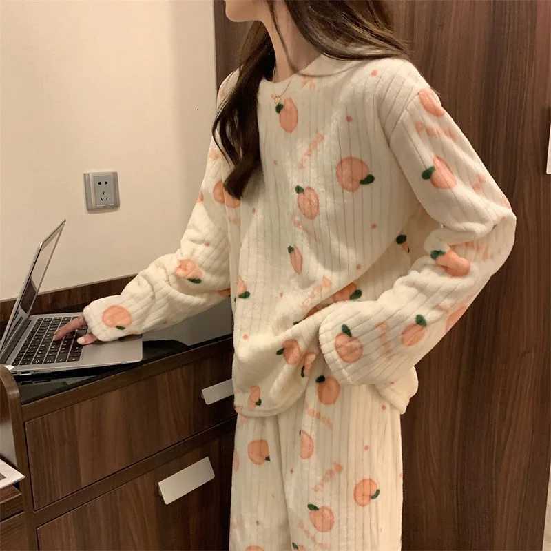 2025 New Womens Pajamas Set Warm TwoPiece Homewear Set Peach Bear Coral Velvet Suit Cute Sweet Thickened Warm HomewearT251029