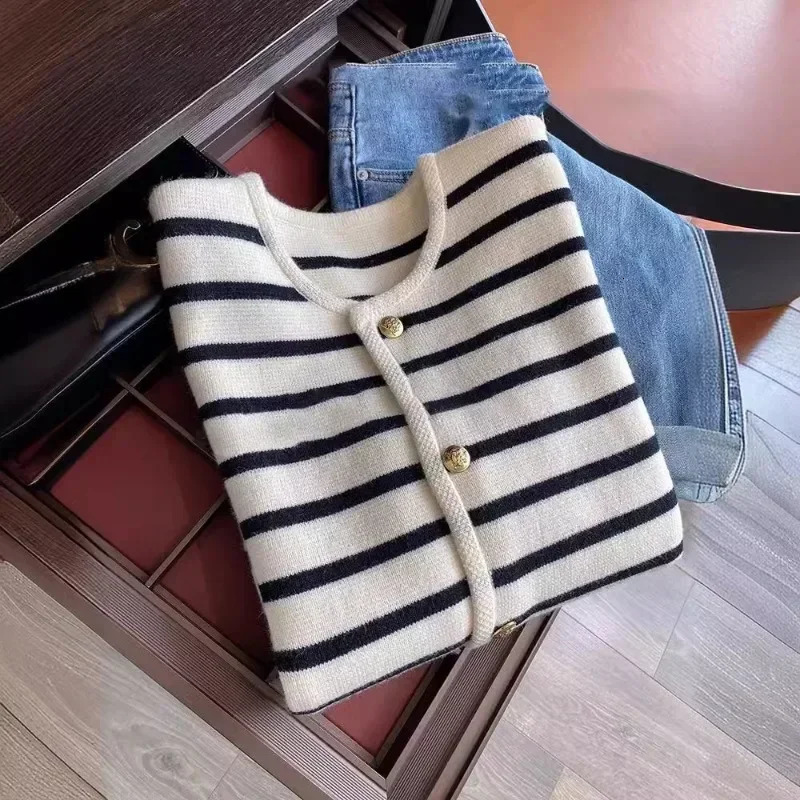 Women Spring Autumn Sweaters Oneck Stripe Knitted Cardigan Fashion Long Sleeve Casual Short Tops Korean Oversized Sweater 251029