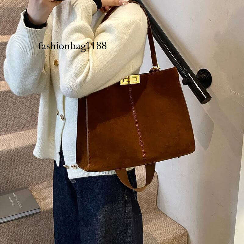 Designer Lock PU Leather and Faux Suede Patchwork Women's Handbag Retro Crossbody Bag Bucket Tote 2024 Winter New Trendy