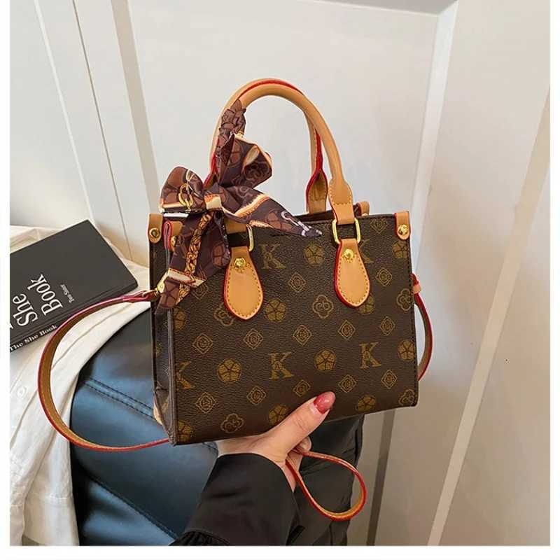 Luxurious Genuine Leather Crossbody Bag For Wen Shoder Handbag Messenger Tote Designer Brand Waterproof Finish D251029