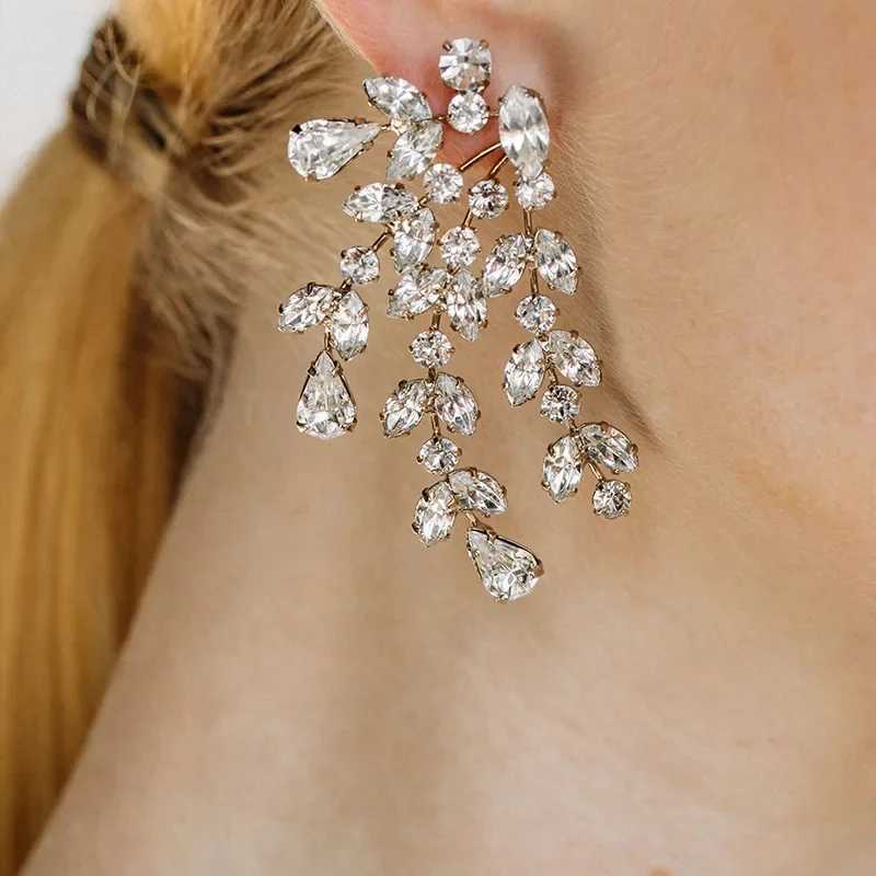 Luxury Flower ShAPe Cubic Zirconia Dangle Earrings for Women Exquisite Chandelier CZ Wedding Drop Earrings Party JewelryW251029