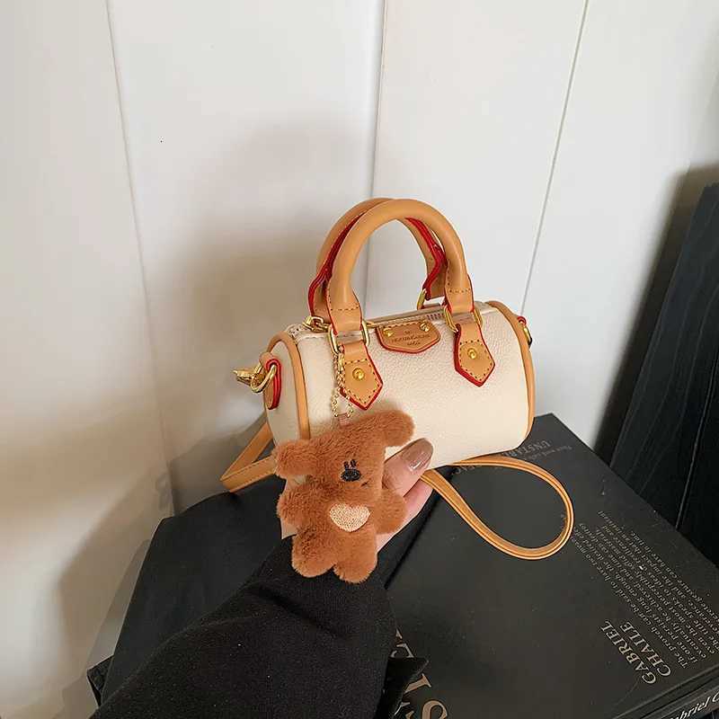 2025 New Fashion Minimalist Leather Shoulder bag Ladies Niche Aesthetic Mini Crossbody bags Premium Textured Tote bag W251029