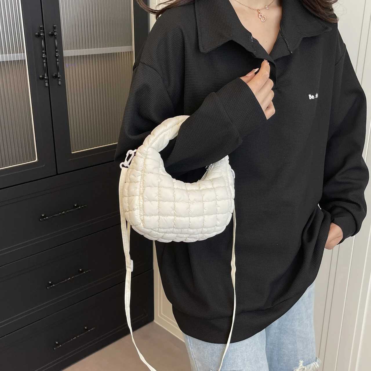 Pleated cloud bag wens autumn and winter new down cott handbag casual versatile bubble shoder messenger bag D251029