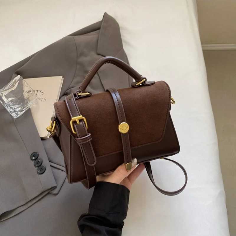 Elegant Faux Handbag with Adjustable Strap GoldenTe Hardware and Flap Closure Trendy Cmuting Hobo Crossbody Bag for Wen1 D251029