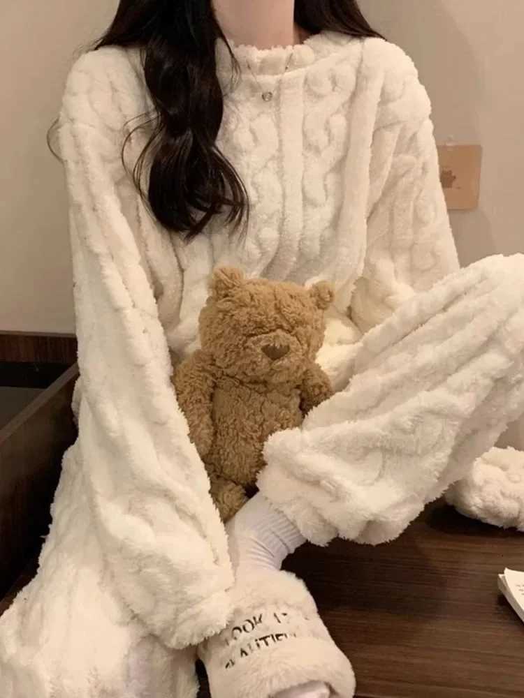 2024 Solid Color Coral Fleece Oneck Women Pajama Sets Long Sleeve Plush 2 Piece Sets Fashion Comfortable Ribbed Cozy SleepwearT251029