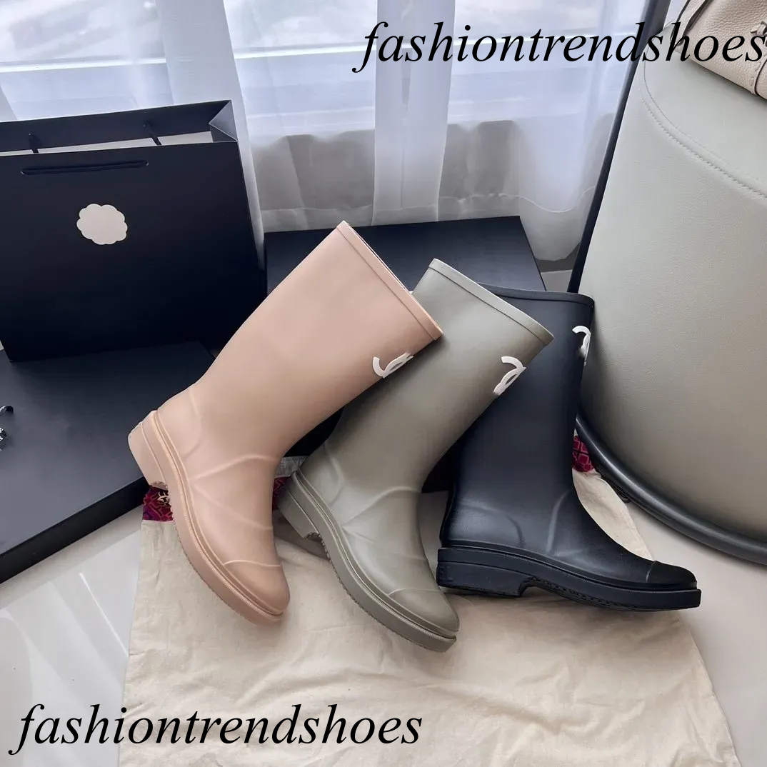 2025 New Thick Bottom English Style Chelsea Martin Rain Boots Shoes chan Fashion Comfortable Luxury designer combat Shoes Women Mid Length Short Boots ch ff