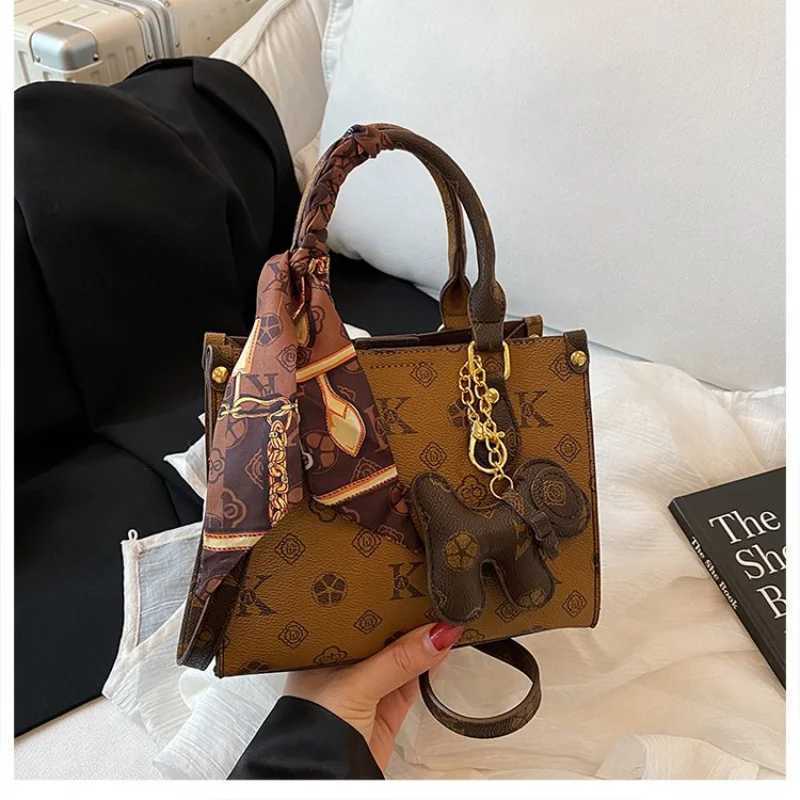 Luxurious Genuine Leather Crossbody Bag For Wen Shoder Handbag Messenger Tote Designer Brand Waterproof Finish D251029