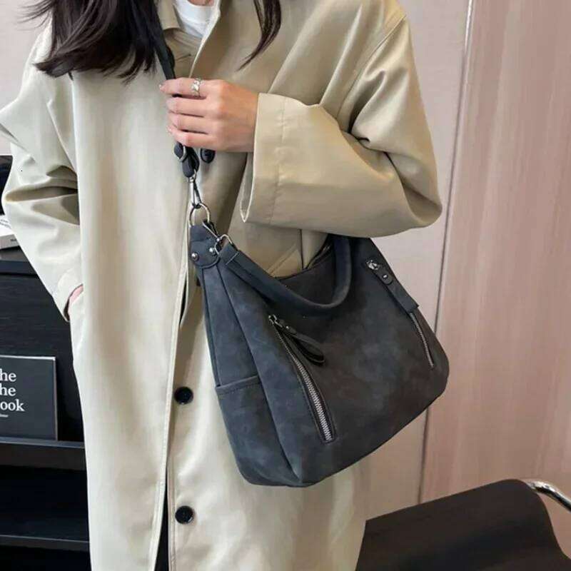 Designer Bags Women Crossbody Oblique Cross Single Shoulder Bag Large Capacity Handbags Retro Matte Leather Free Labubu Pendant As A Gift