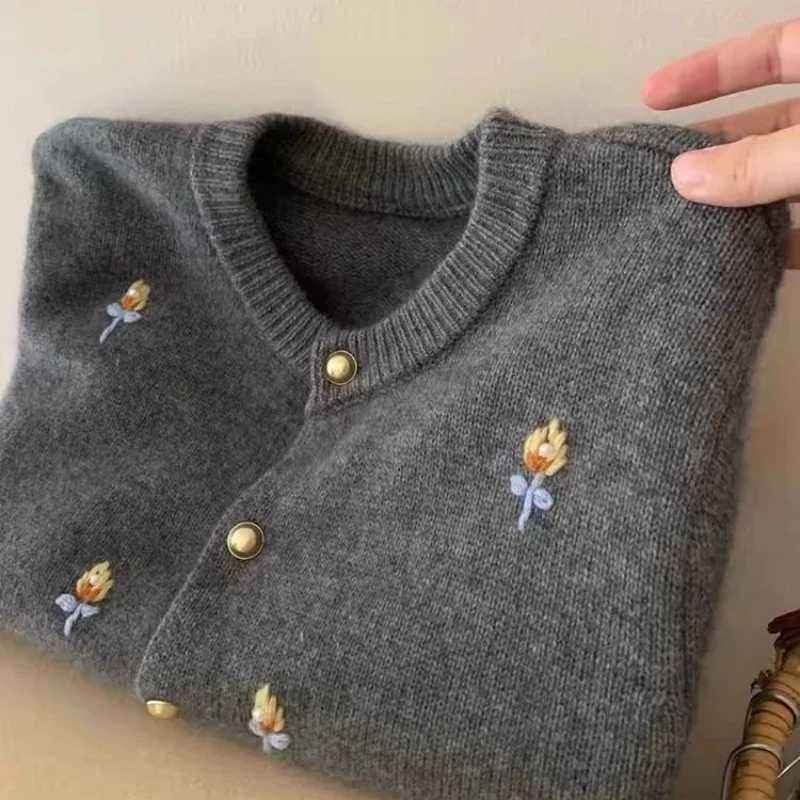 Grey Embroidered Raccoon Velvet Sweater Jacket for Womens Autumn and Winter 2024 New Lazy Style Korean Knitted Cardigan TopT251028