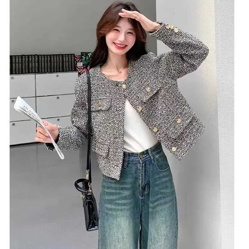 Small Fragrant style Tweed Jacket Womens Spring Autumn 2025 New Slim Round neck Temperament Jackets Female Short Outwear Tops Y251105