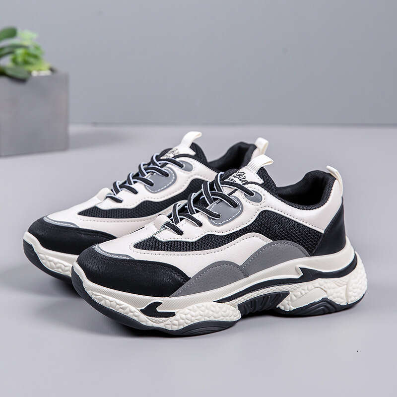 Women's 2025 Retro Designer Shoe Lightweight Thick Sole Breathable Height Increasing Student Fashionable Versatile Casual Sneakers
