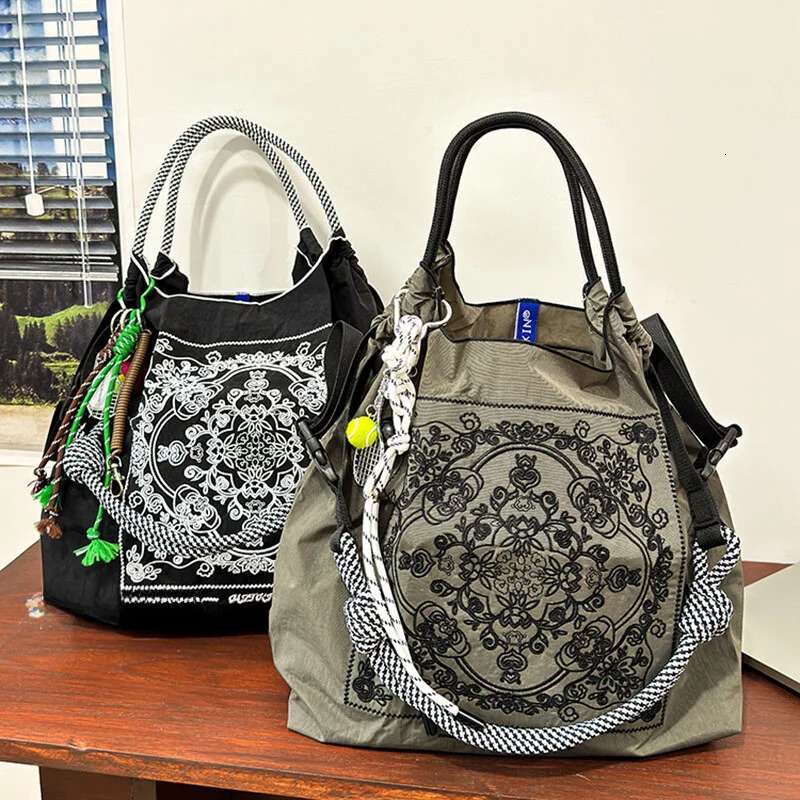Vintage Floral Embroidered Nylon Handbag for Women Large Capacity Lightweight Foldable Handbag with Adjustable Shoulder Straps 251029
