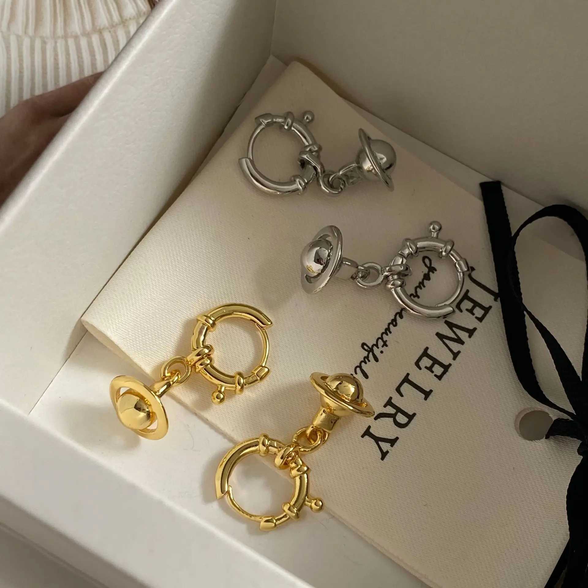 Light Luxury ThreeDimensional Ear Buckle Fashion Earrings for Women Daily Wear Simple Design Jewelry AccessoryW251029