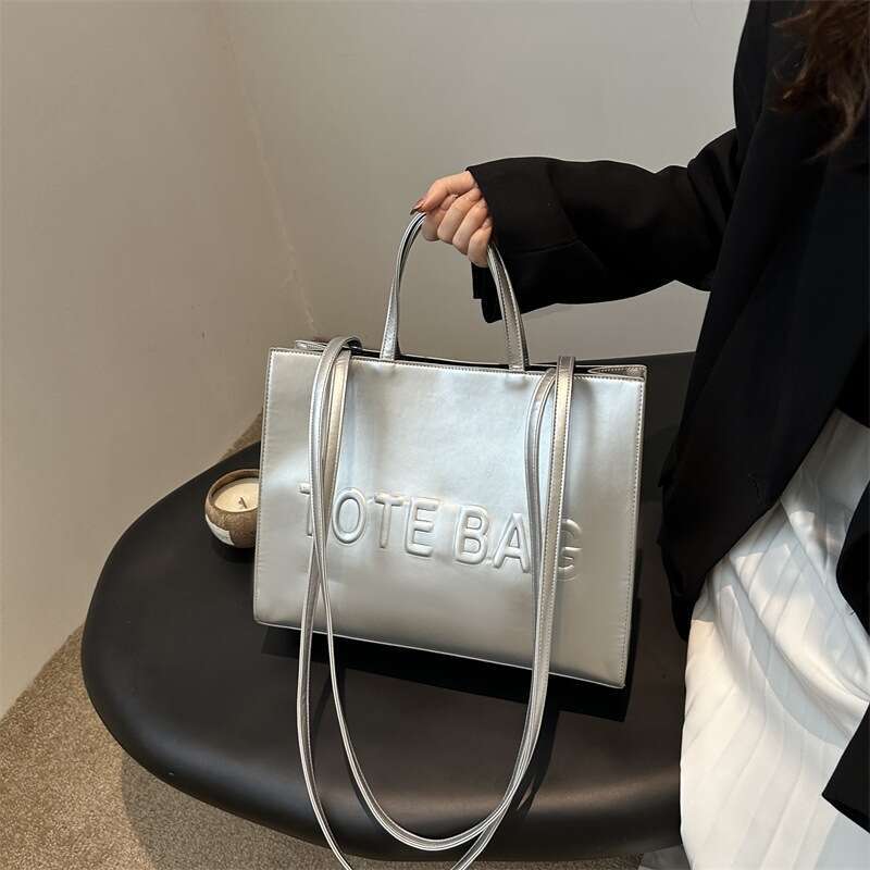 Designer bag Large Capacity Crossbody Women 2024 New Summer Tote Bag for College Students Trendy Commuter Handbag