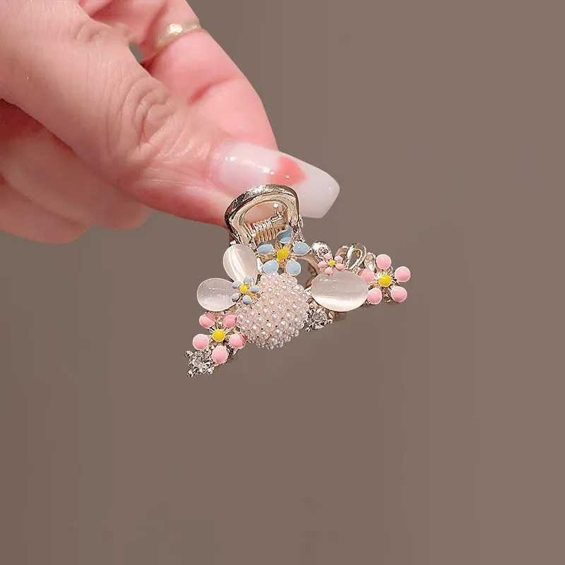 New Fashion Alloy Pearl 3cm Crab Hair Clip For Girl Women Summer Sweet Cute Side Barrettes Flower Hairpins JewelryW251028