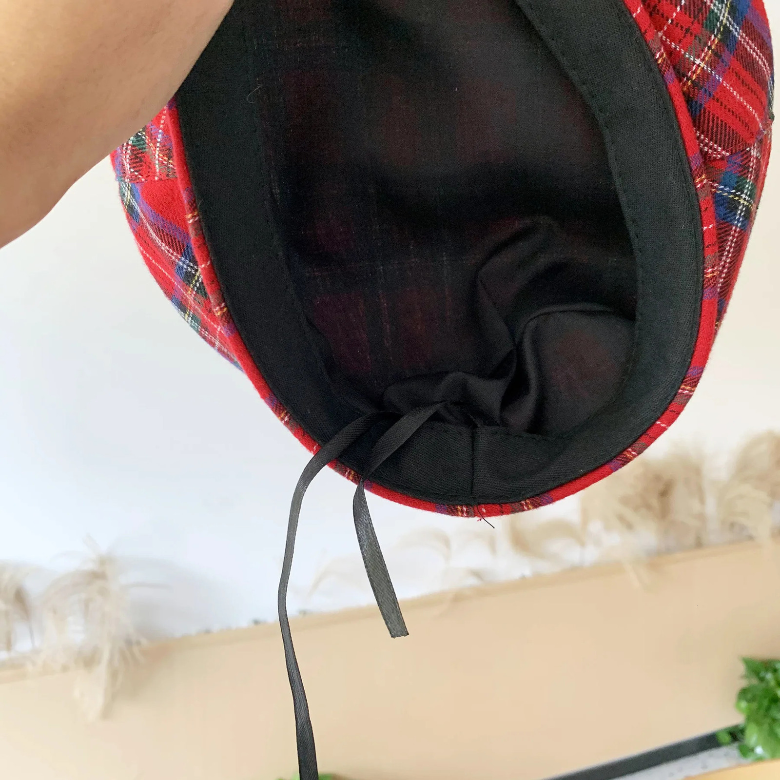 Red Plaid Beret for Women Men British Girl Sweet Cool Bonnet Korean Style Flat Top Berets Hat Female Retro Painter Cap 251029