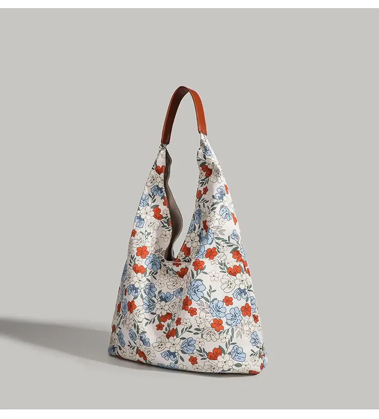 Floral Canvas Shoulder Bag Hong Kong Style Handheld Underarm Bag Large Capacity Tote Bag 251029