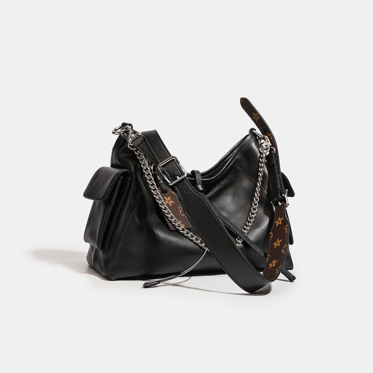 Designer leather crossbody bag, large capacity chain commuting bag, new fashionable single shoulder crossbody bag