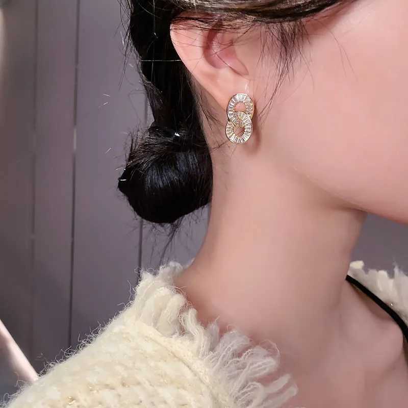 Luxury Zircon Circle Clasp Gold Colour Pendant Earrings For Woman Fashion Korean Jewelry 2020 New Party Girls Unusual EarringsW251029