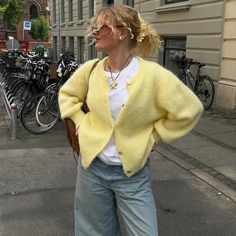 Tuularose Women Autumn Knitted Cardigan Fashion Solid Casual Button Knit Top Basic Office Lady Streetwear 2025 New Women SweaterT251028