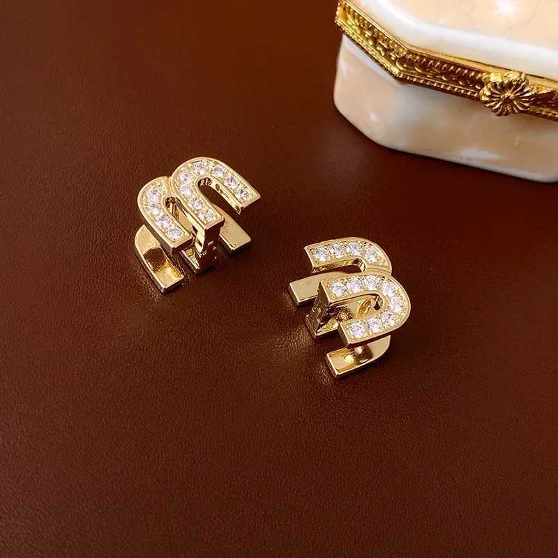 M Letter Stud Earrings for Women Design Highgrade Sense Zircon Drop Oil Earring Fashion Light Luxury Jewelry GiftsW251029