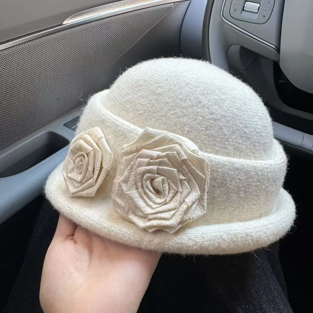 French Elegant Rolled Edge Top Hat Womens Autumn and Winter Plush Korean Version Wool Felt Hat Face Enhancing Small Beret Hat 251022