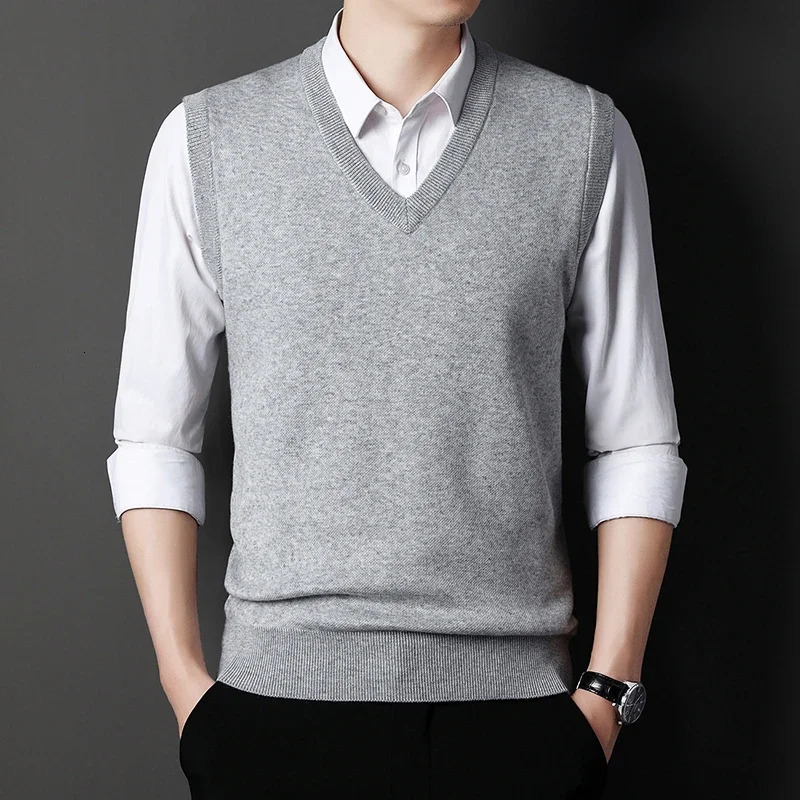 Mens Solid Color Sweater Vest Casual Fashion Warm Top for All Seasons Comfortable Breathable Layering Essential 251029