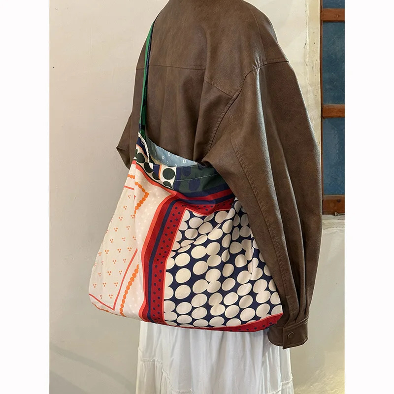 Korean retro patchwork polka dot canvas bag large capacity ethnic style single shoulder tote bag niche crossbody bag 251029