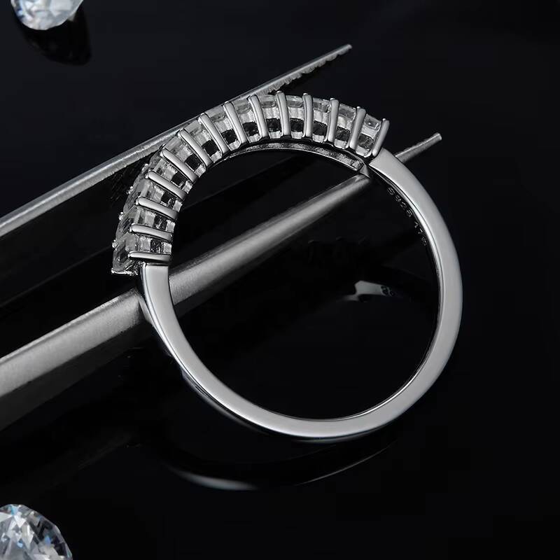 New Fashion Woman Moissnaite Diamond Ring 925 Serling Silver Half Circle Emerald Cut Moissanite Band Ring for Daily Use