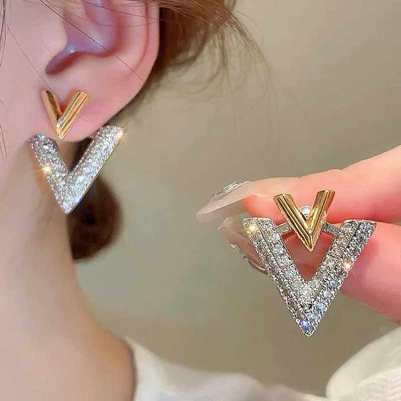 Letter double V stud earrings highend sense front and rear two wear size Vshaped full zircon niche rhombus versatile earringsW251029
