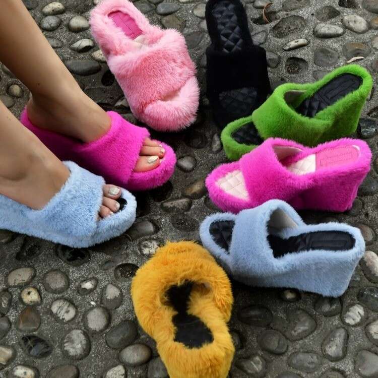 35-42 Plus Size 2025 Autumn Winter New Large Size Furry Thick Designer Shoe Sole Wedge Women Outdoor Wear Fleece Slippers