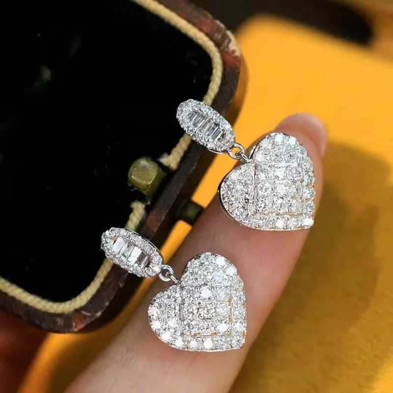 Huitan Sparkling Heart Drop Earrings for Women Luxury Noble Wedding Bridal Jewelry Brilliant Ear Accessories for Engagement GiftW251029