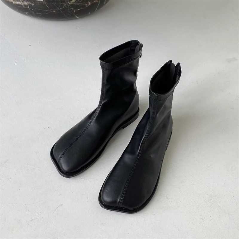 Womens Lowheeled Flat Shoes Plush Lining Snow Boots 2025 Winter Trend Short Boots Dress Designer New Warm Womens Ankle Boots Z251029