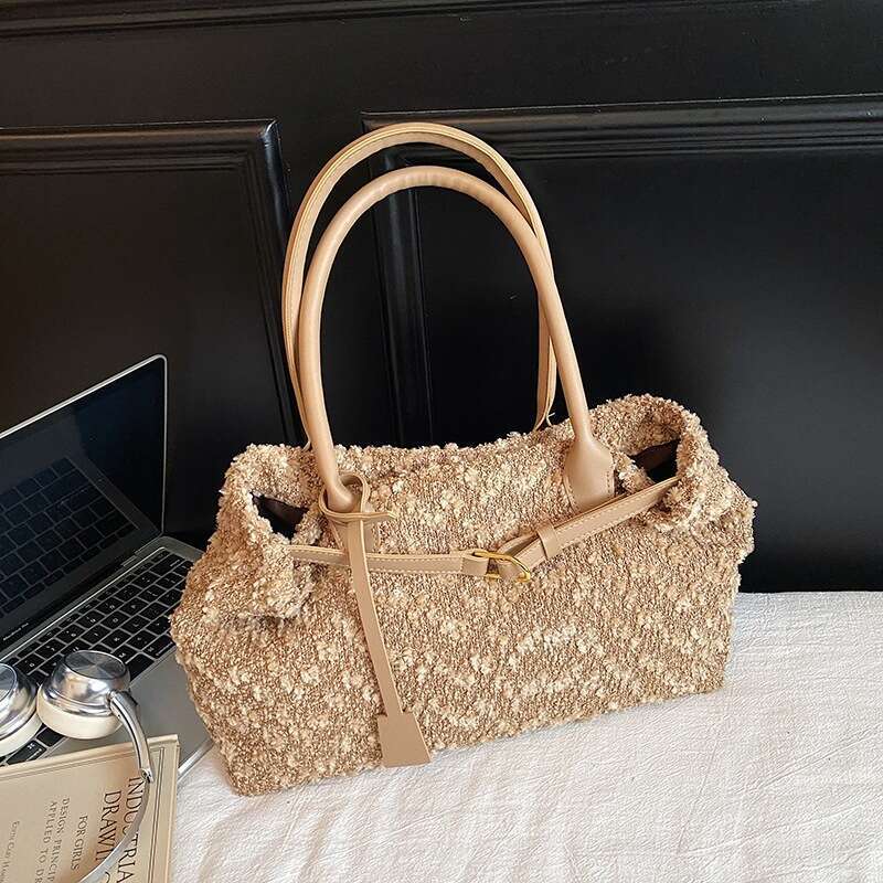 Designer bag Handheld Winter Lamb Wool for Women 2025 New Fashionable Stylish Shoulder Korean Version Niche Trendy Crossbody Bag