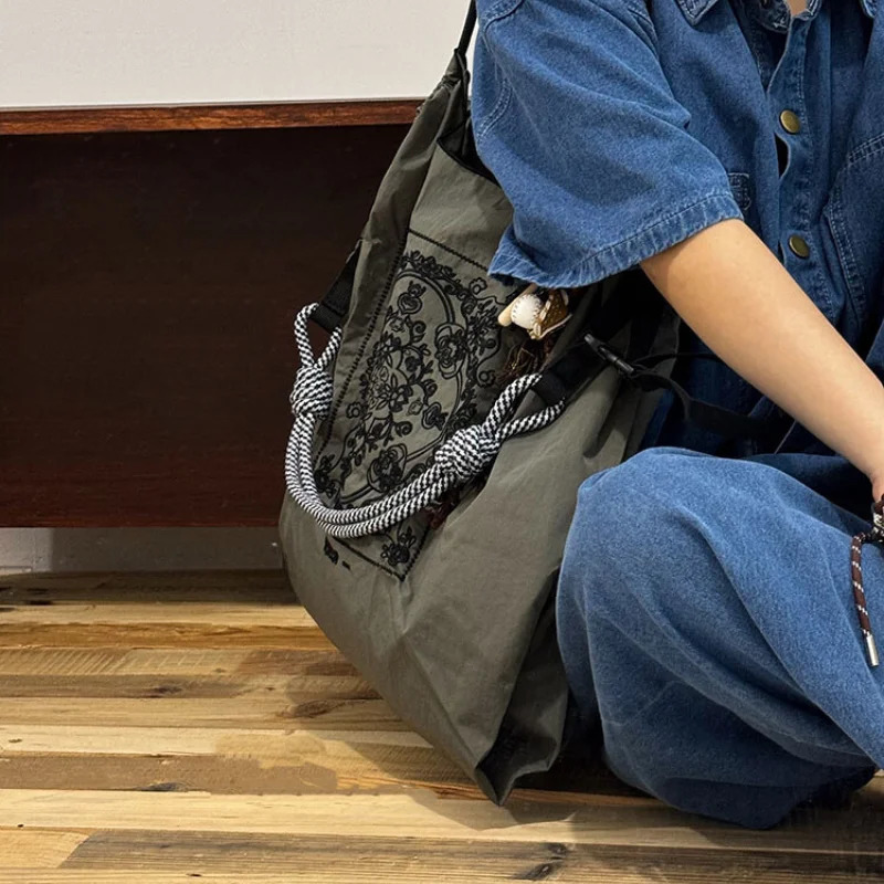 Vintage Floral Embroidered Nylon Handbag for Women Large Capacity Lightweight Foldable Handbag with Adjustable Shoulder Straps 251029