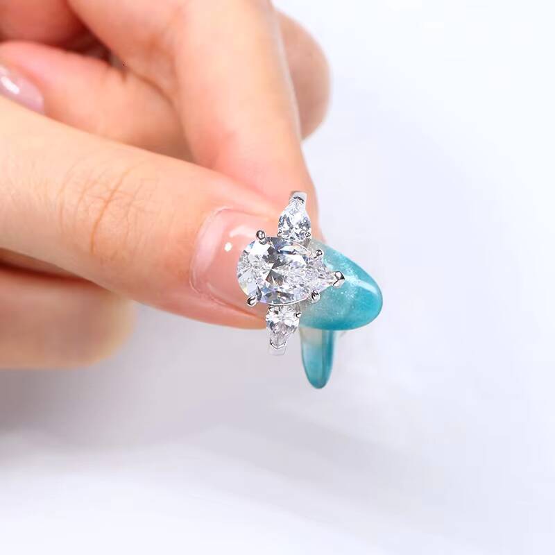 Vintage Fine Jewelry Women Engagement Ring Moissanite Diamond Wedding Ring 18K 14K Gold Three Stone Pear Cut Moissanite Ring