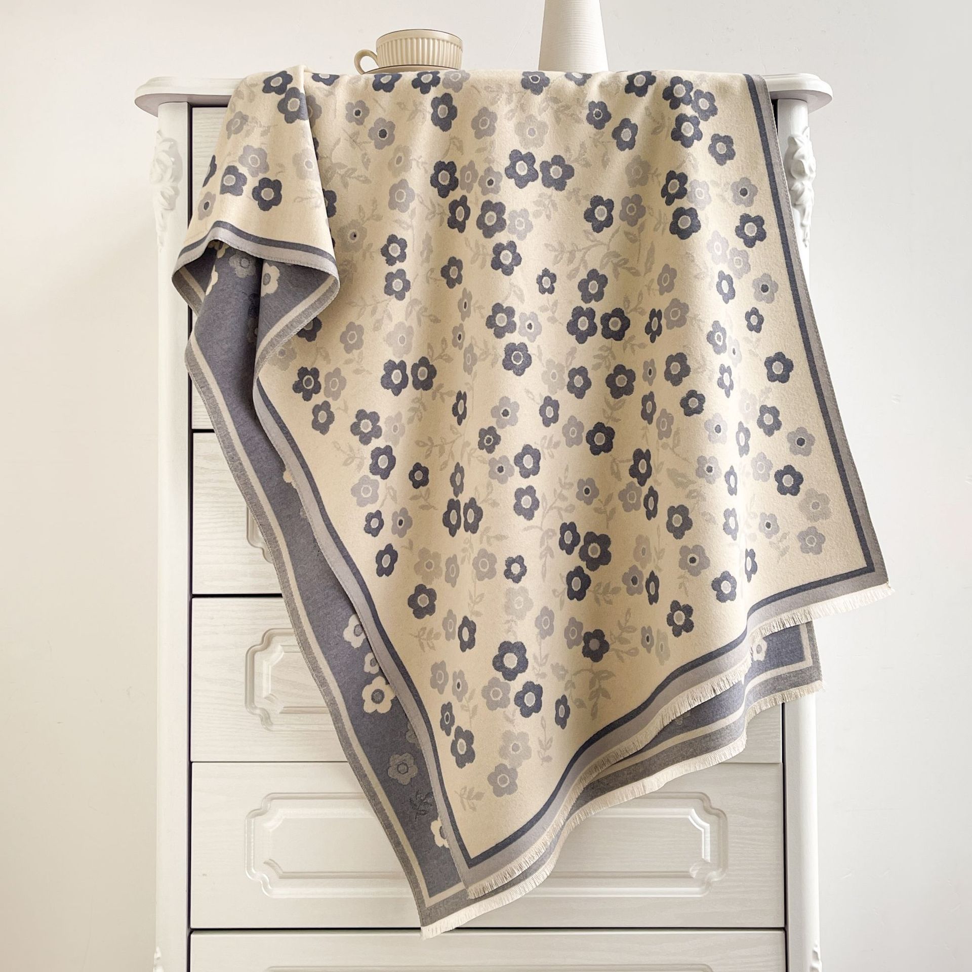 Double-Sided Classic Faux Cashmeres Scarf For Women With Floral Splintered Color And Thick Jacquard Shawl