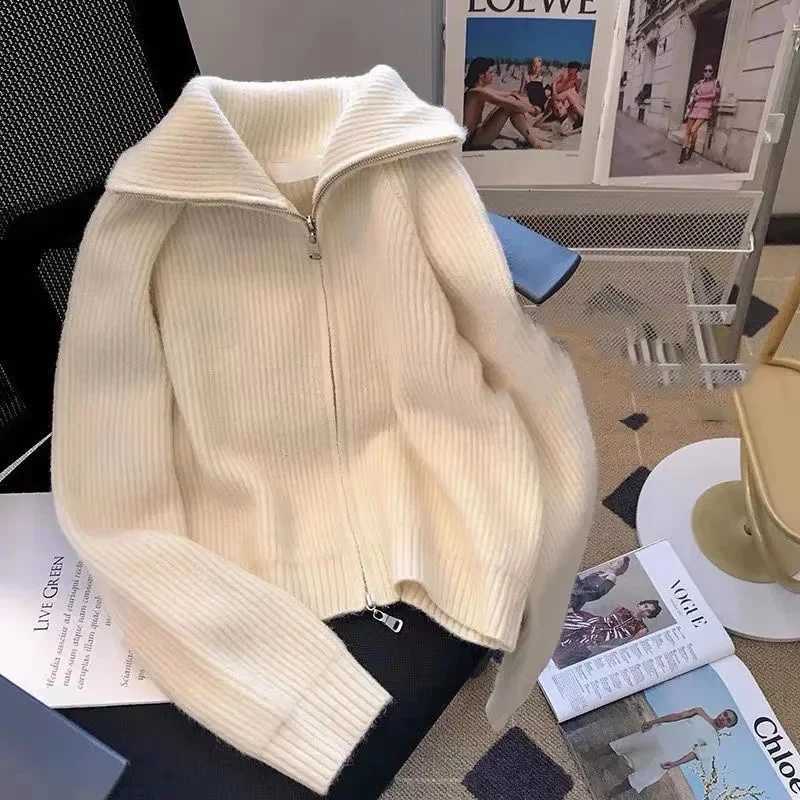 2025 Autumn Winter New knitted Cardigan Sweater Women Fashion LongSleeved Short Casual Zipper Loose Sweater Ladies TopsT251028