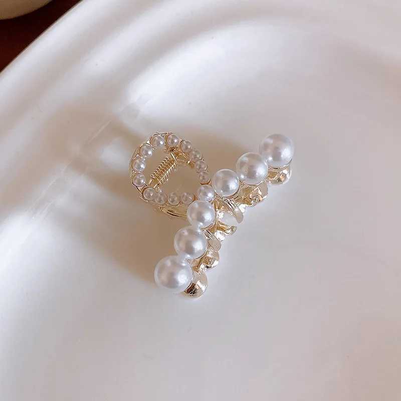 New French Metal Style Imitation Pearl Geometric Mini Cute Hair Claws for Women Temperament Trend Shark Clip Senior AccessoriesW251028