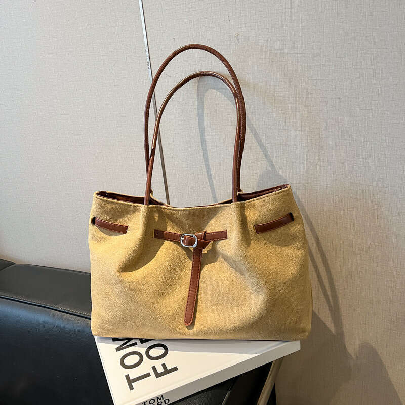 Designer bag 2025 Autumn Winter New High-end Women's Solid Color Niche Commuter Simple Fashion Large Capacity Crossbody Bag