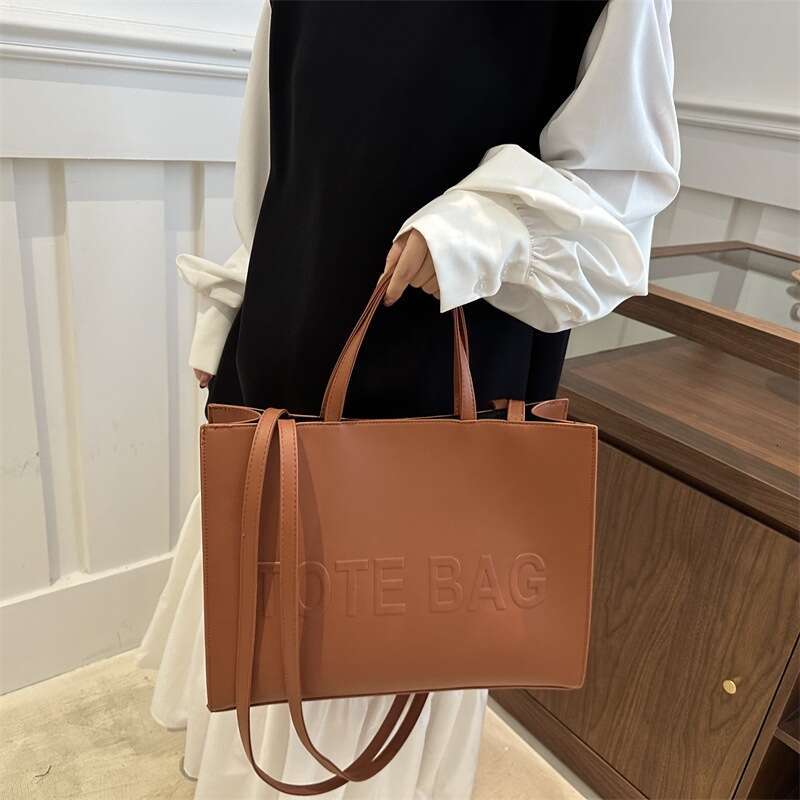 Designer bag Large Capacity Crossbody Women 2024 New Summer Tote Bag for College Students Trendy Commuter Handbag